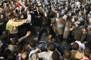 Egyptian demonstrators clash with Egypti
